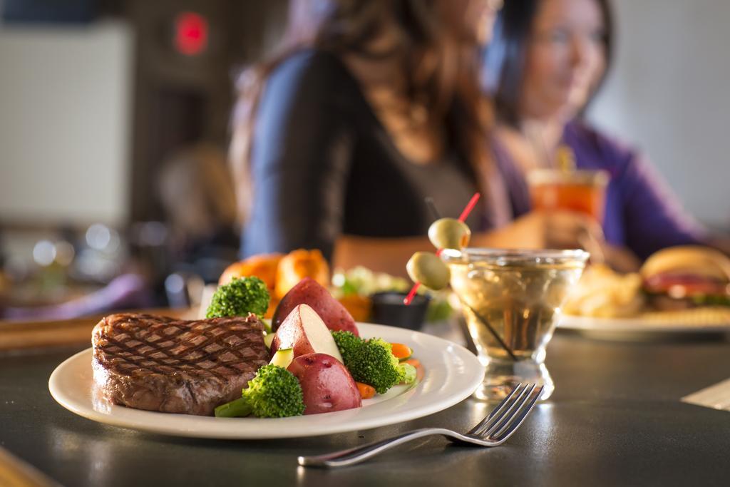 Red Lion Hotel Wenatchee City Center מראה חיצוני תמונה