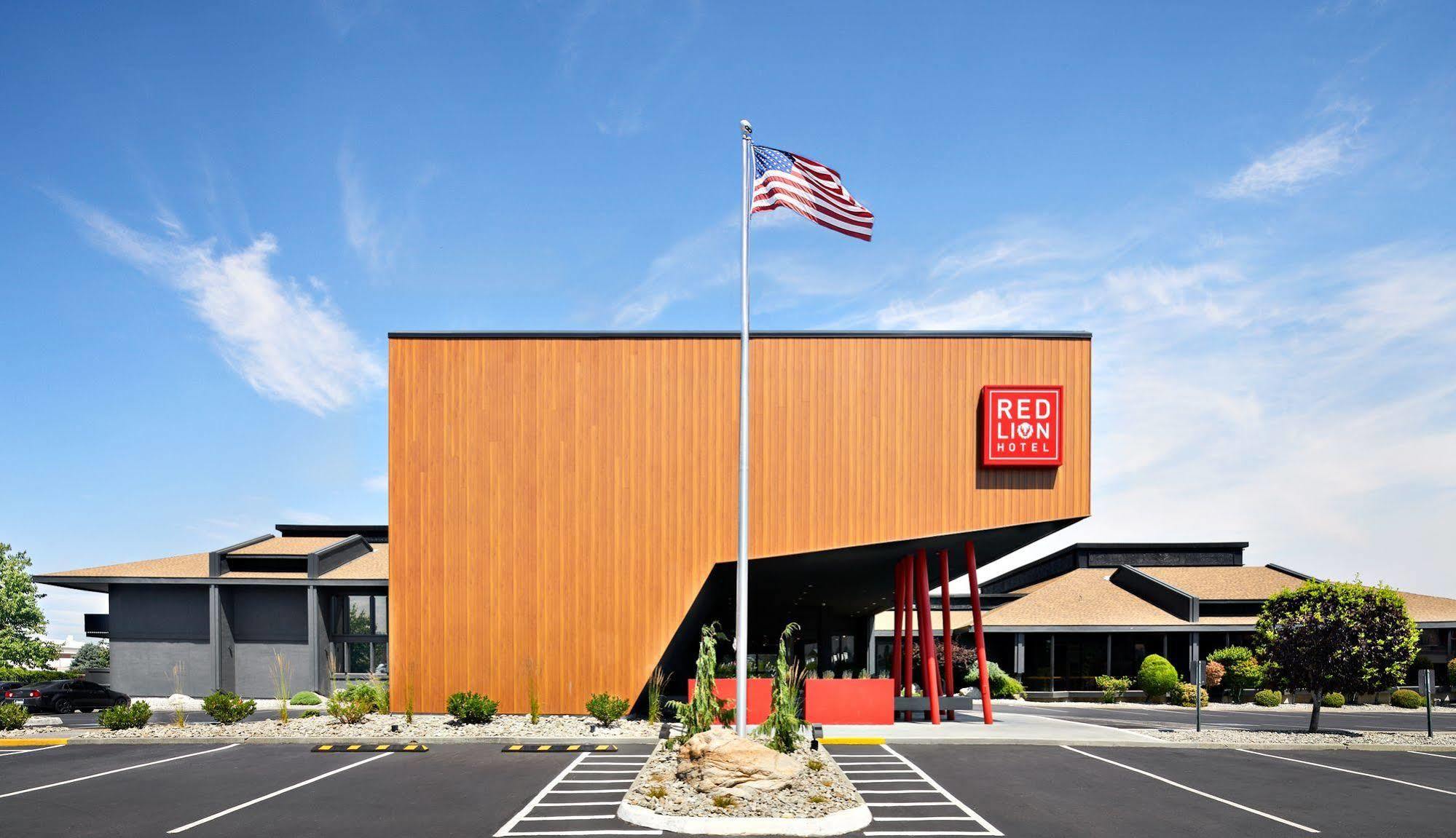 Red Lion Hotel Wenatchee City Center מראה חיצוני תמונה