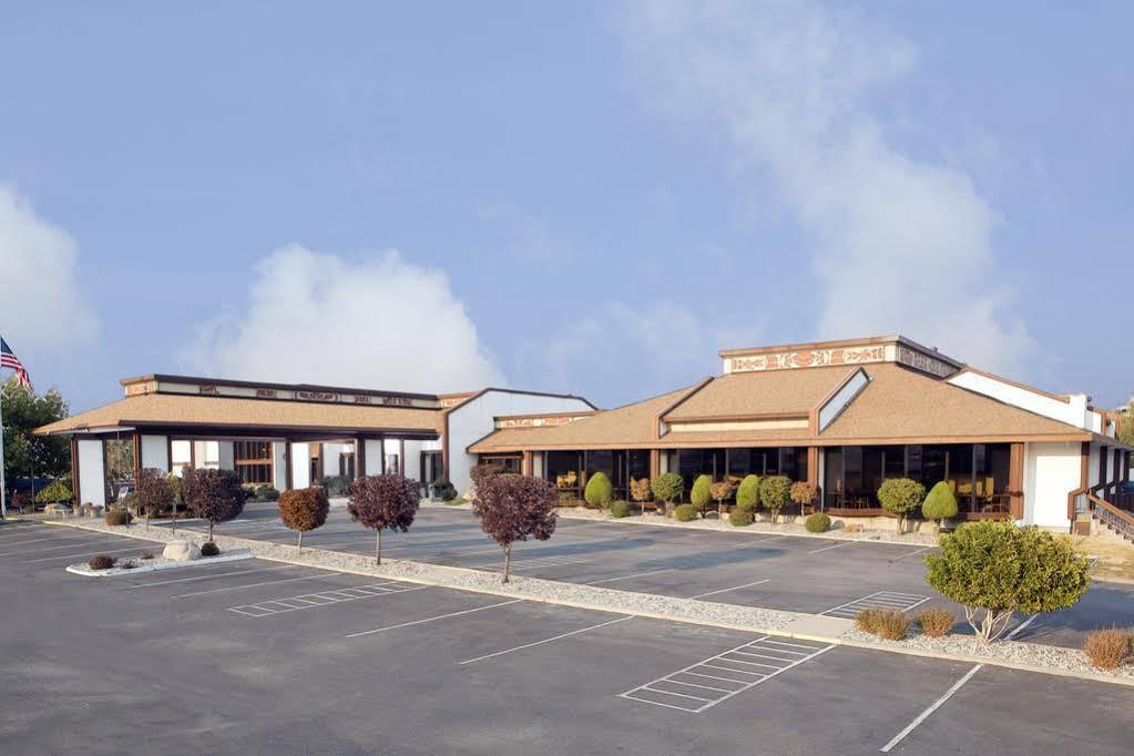 Red Lion Hotel Wenatchee City Center מראה חיצוני תמונה